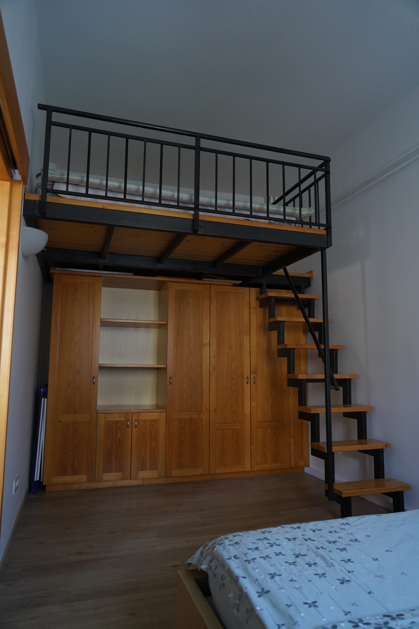 galerija nad spalnico